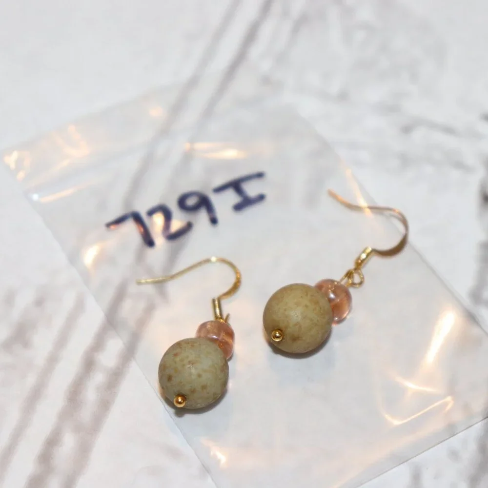 💛Glass & Natural Stone Dangle Earrings · 1.25
